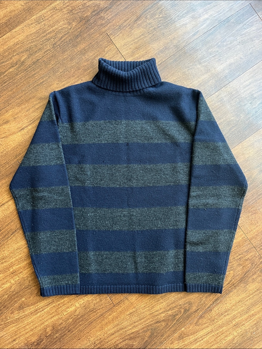Y2K Banana Republic 100% Merino Wool Navy and Gray Striped Turtleneck Sweater